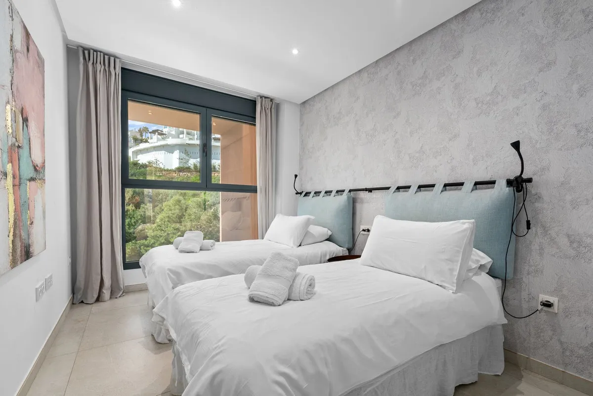 ebbbda64-0b3e-4a50-ae3a-dc3121170198