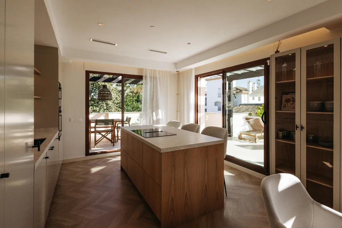 e7ad6752-3f8f-406c-a164-ba0a62641c2c