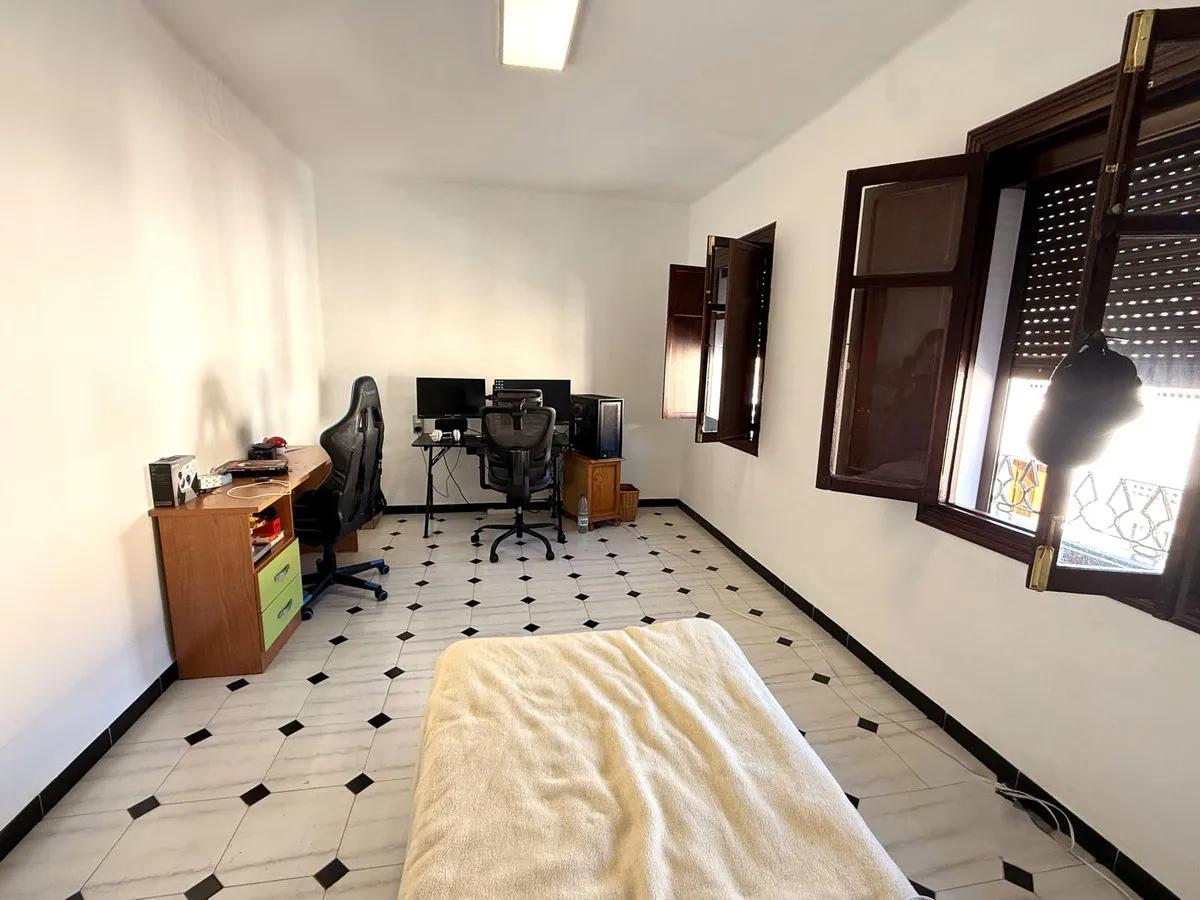 1e9b6969-17dd-43b2-a6a5-683084a7c5fb