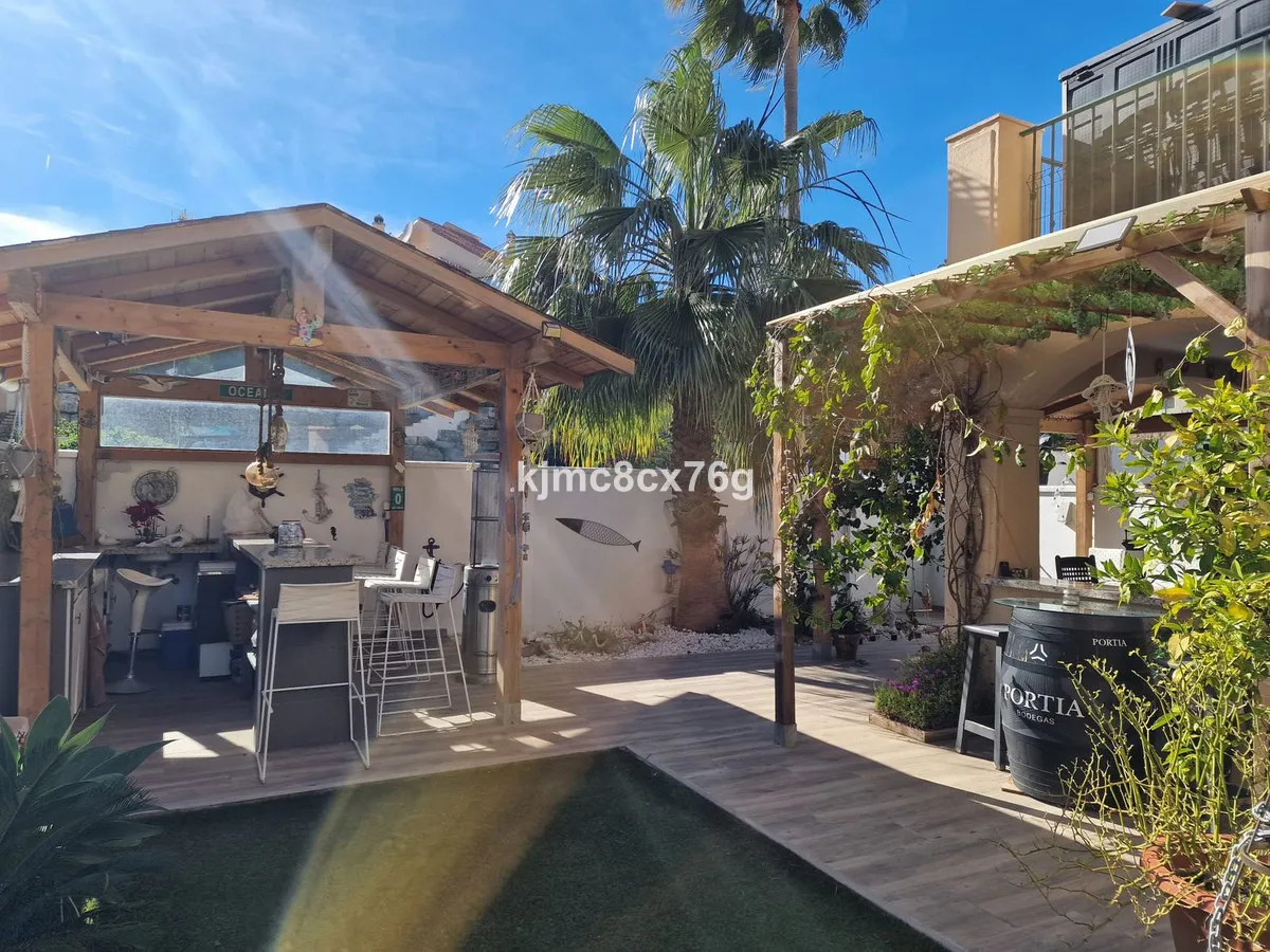 a98293d8-03d7-419b-8319-81d32828275d