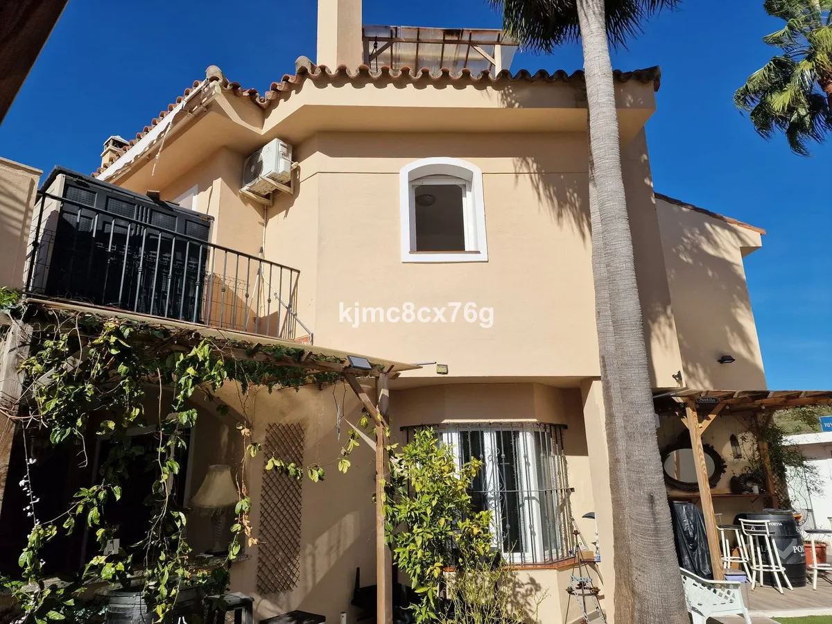 ee939ef7-31e6-452b-bdd3-8cb1ef8eccd8