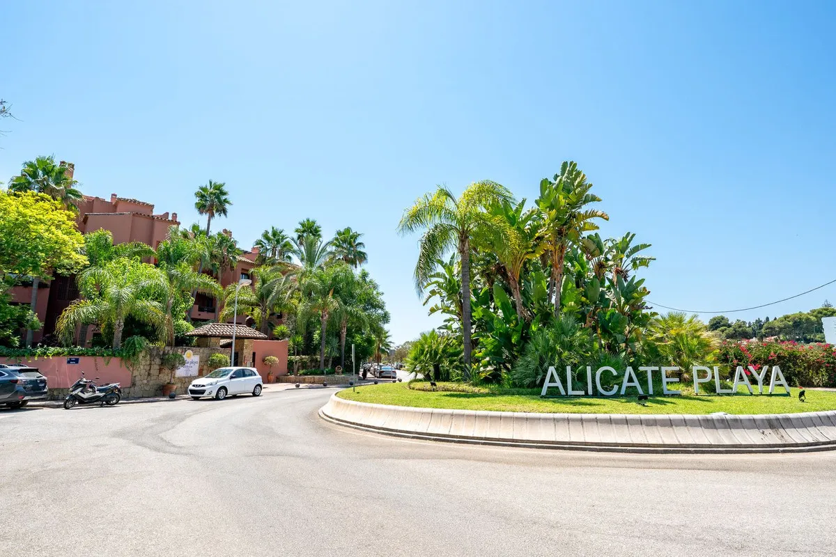 94058d8b-6ce2-41c7-b6d8-b93a3033f4ce