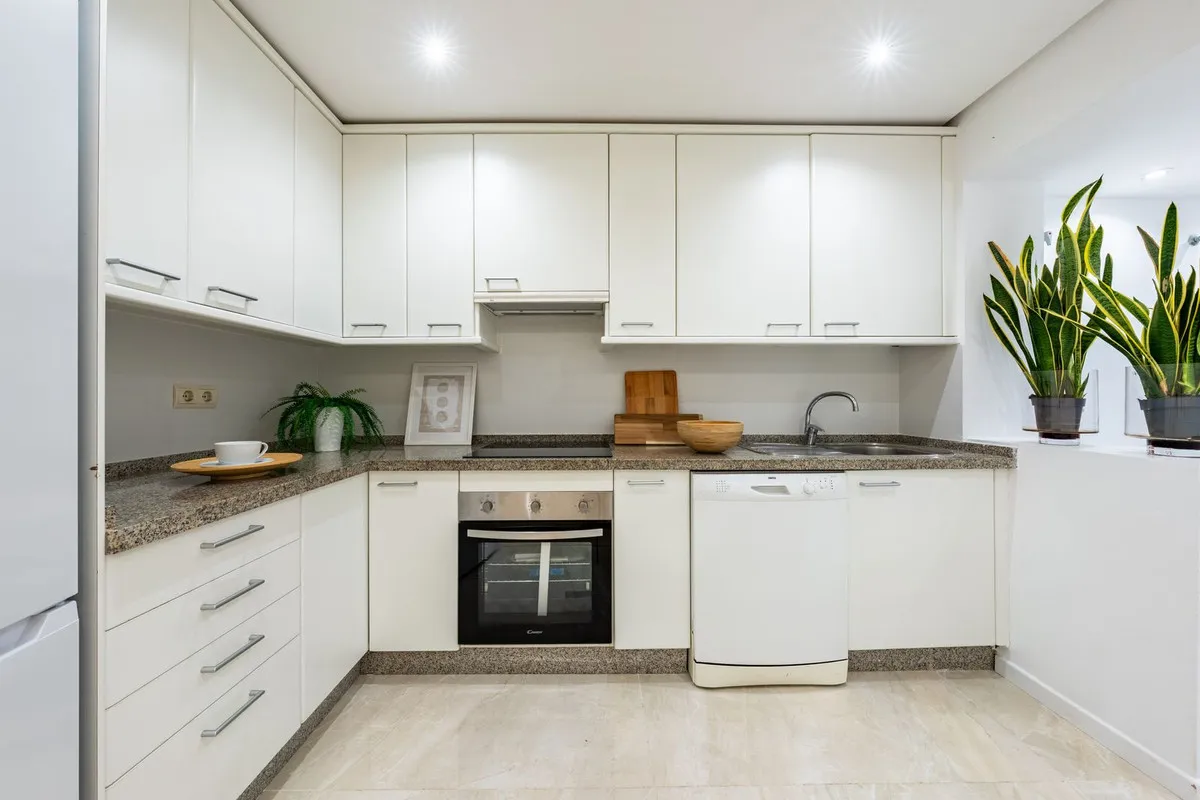 e6046ff6-cee0-4f6f-8906-661c87bff699