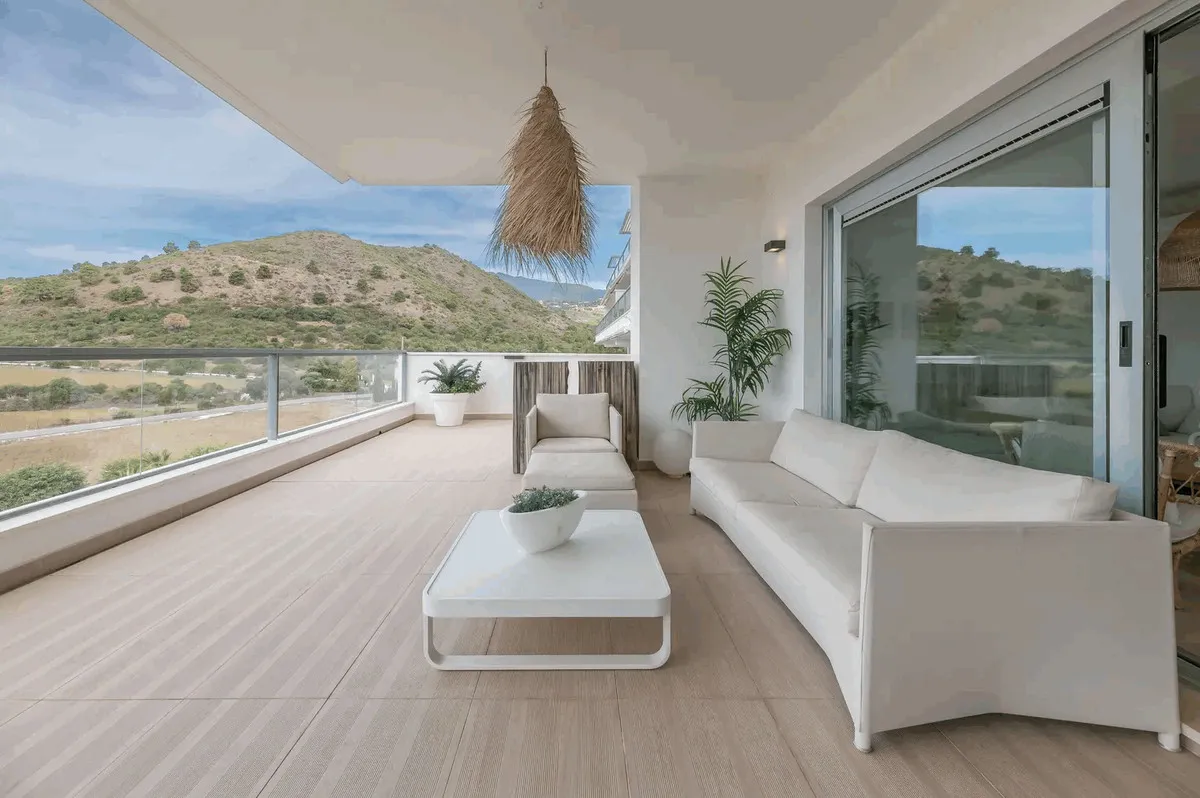 f896c8c1-1873-4801-80f7-619d62d66532