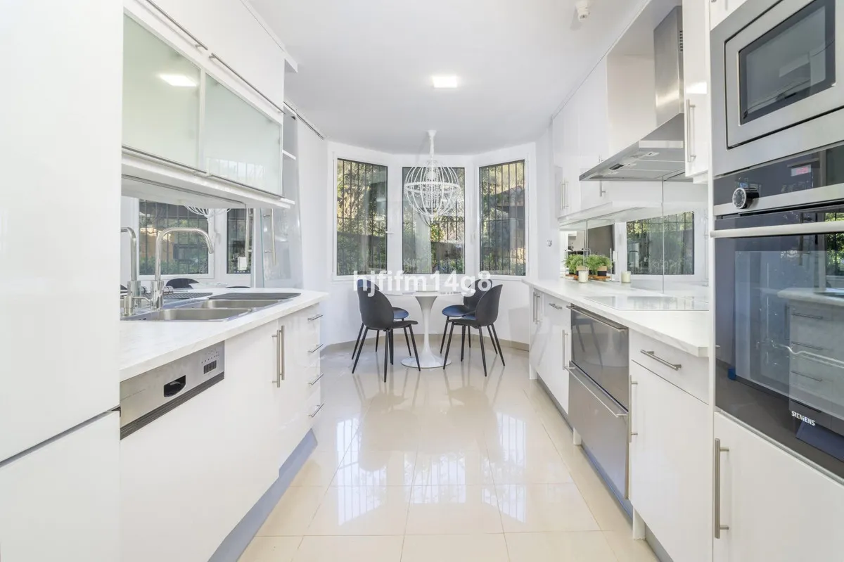 b4cdb697-bde9-4c06-a7ad-f0c317383093