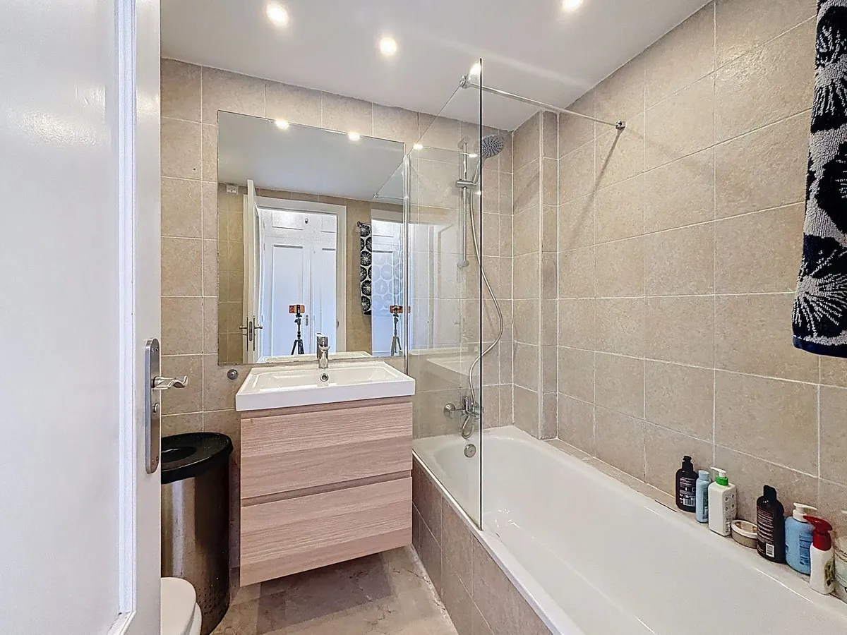 6c75d452-1473-439d-9aac-c35d0702a6f2