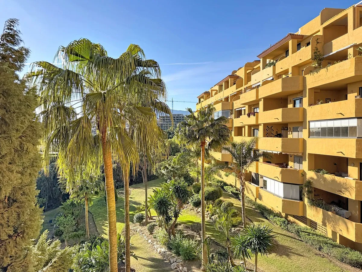 b3986b23-6c8e-460e-9522-71e4247db075