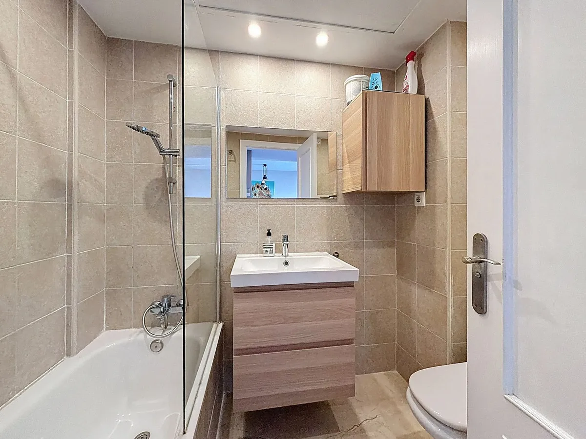 e742c055-ac24-45b4-9650-c1e23883e509