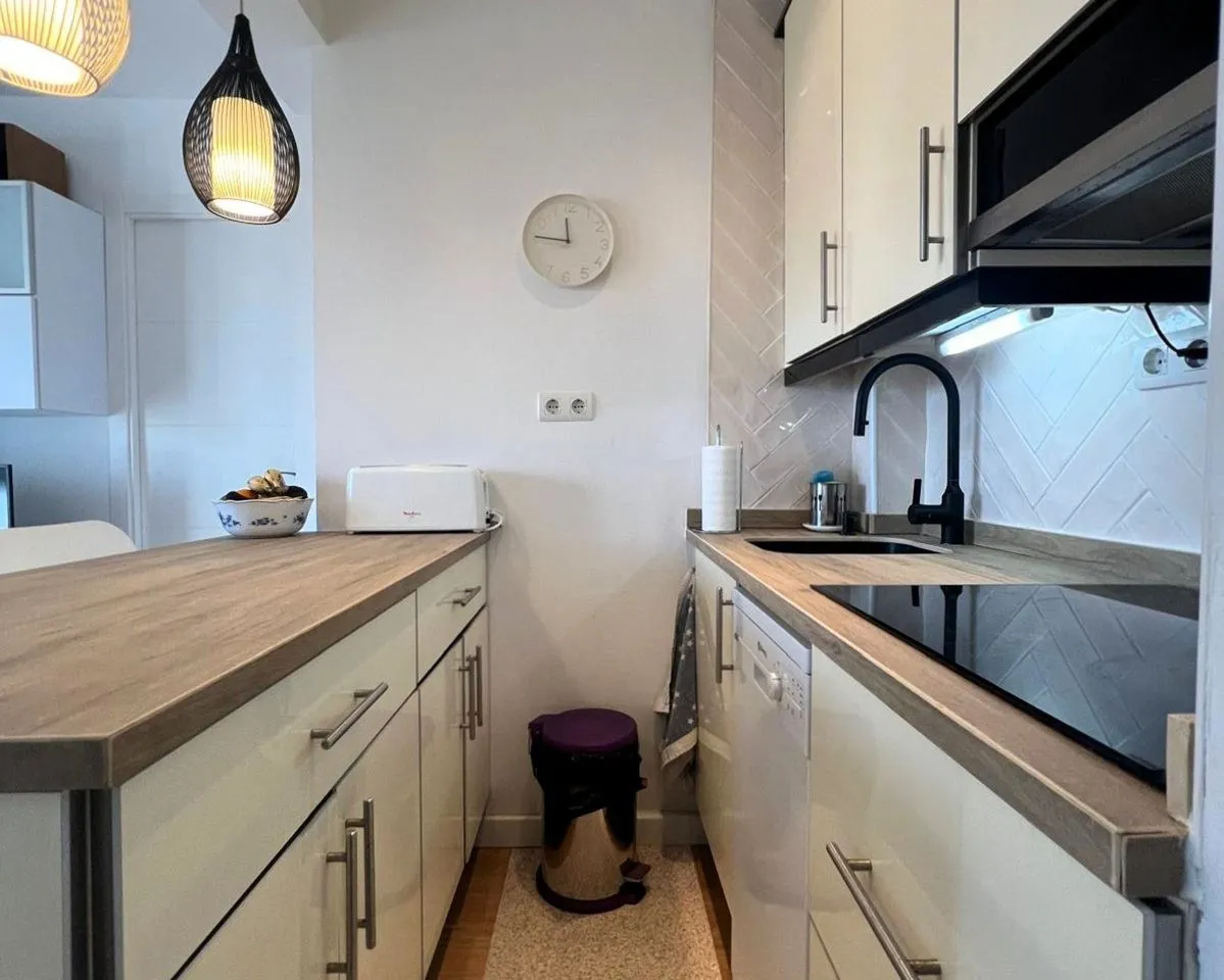 c16d1a4a-d40e-48f2-aa62-9168b845ab49