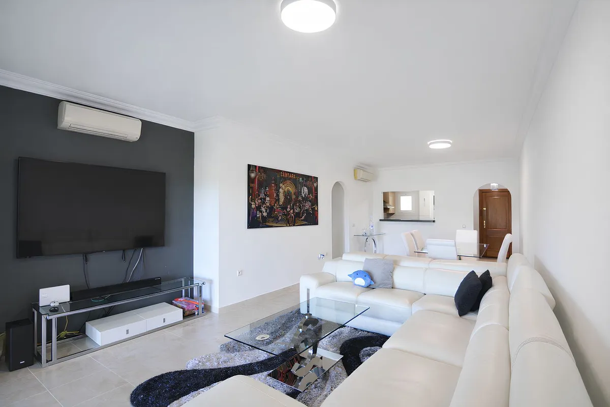 03e8eca7-ad26-401c-93c1-70faaf7a0736