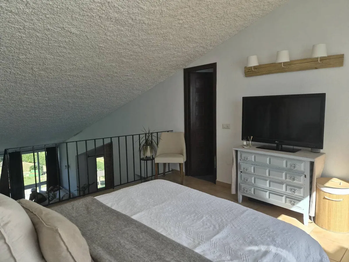 69d403aa-1c3e-49bb-9725-794c5cfb440f