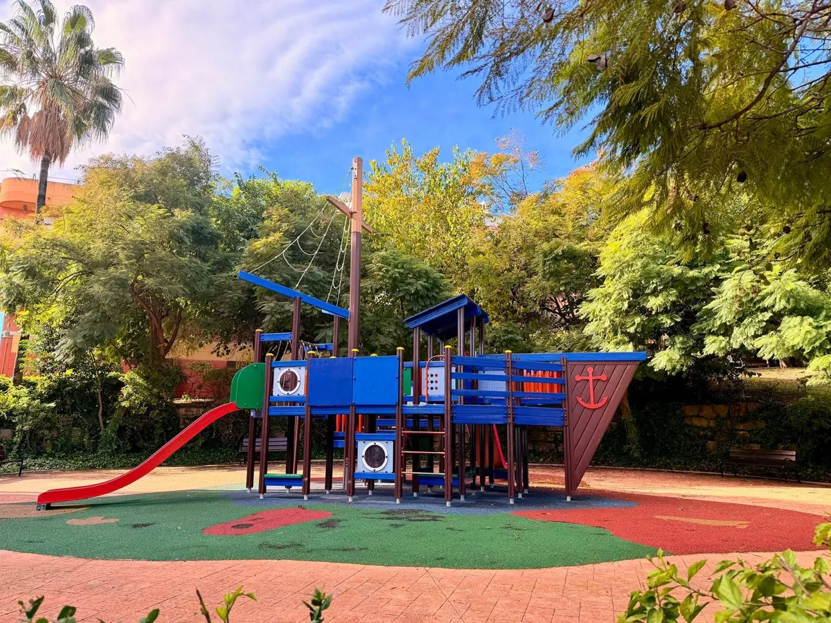 d32a0c77-03c5-4ecf-bb64-2f13bd716279