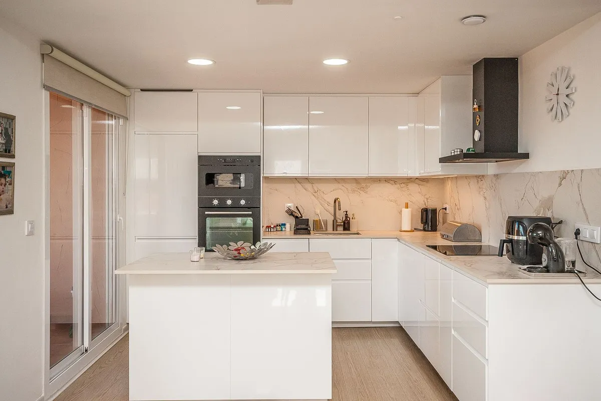 01fda320-b7c8-4b93-b723-2b7f80c11c08