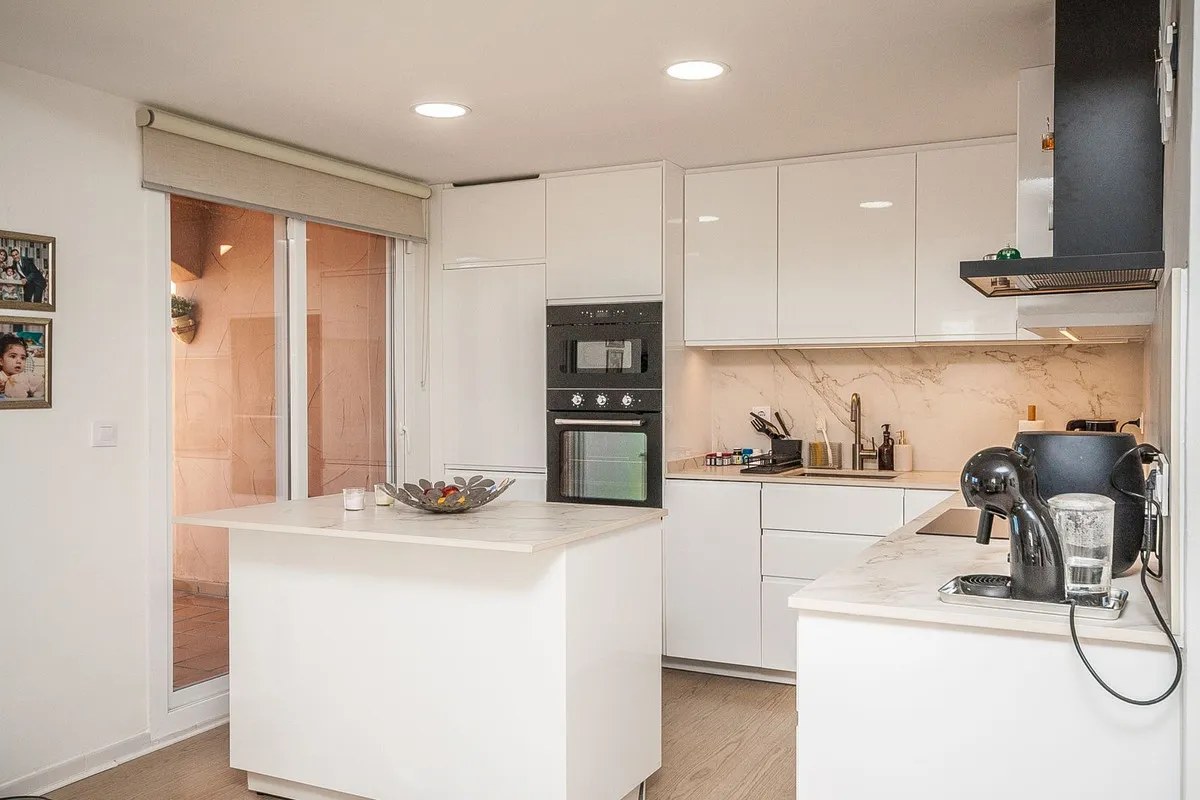 b5d4a889-17e4-42c7-ad25-a59d82649b58