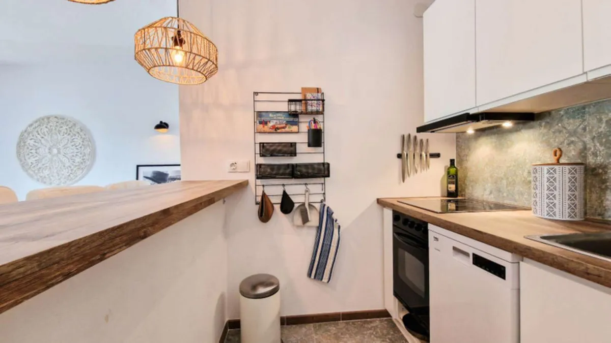 d1ae77db-ca4d-4fec-8435-4e34179579d1