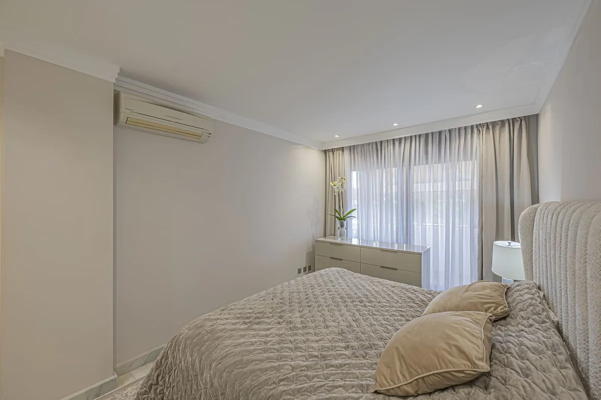 93f0a873-a0d6-46b8-8917-375d0122fb96