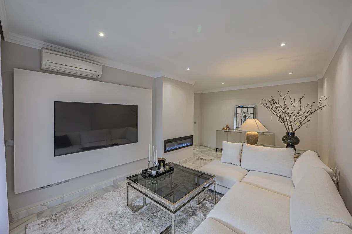 b03cc803-c310-46eb-8954-7fe492bff49c