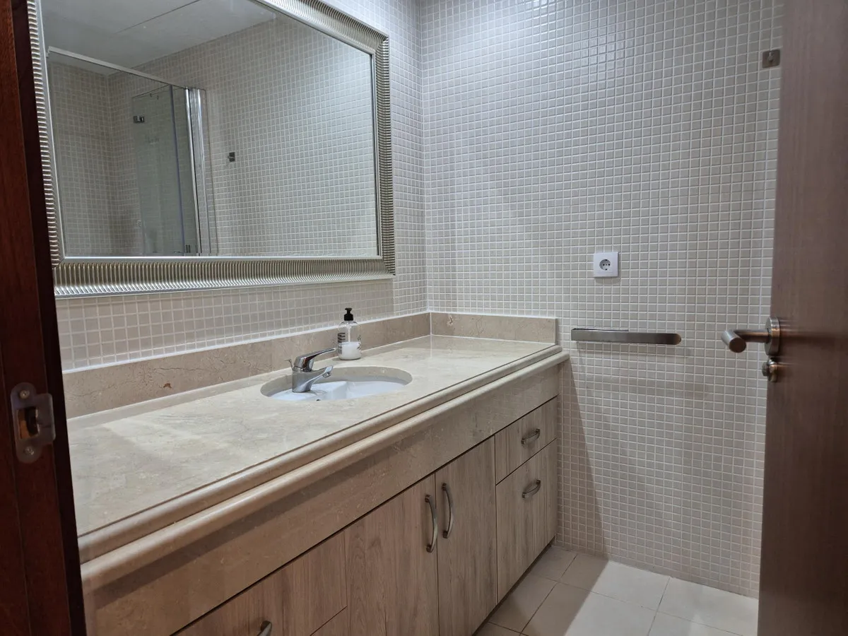 a99b7de5-da3a-49e8-b54d-5778d76c7d30