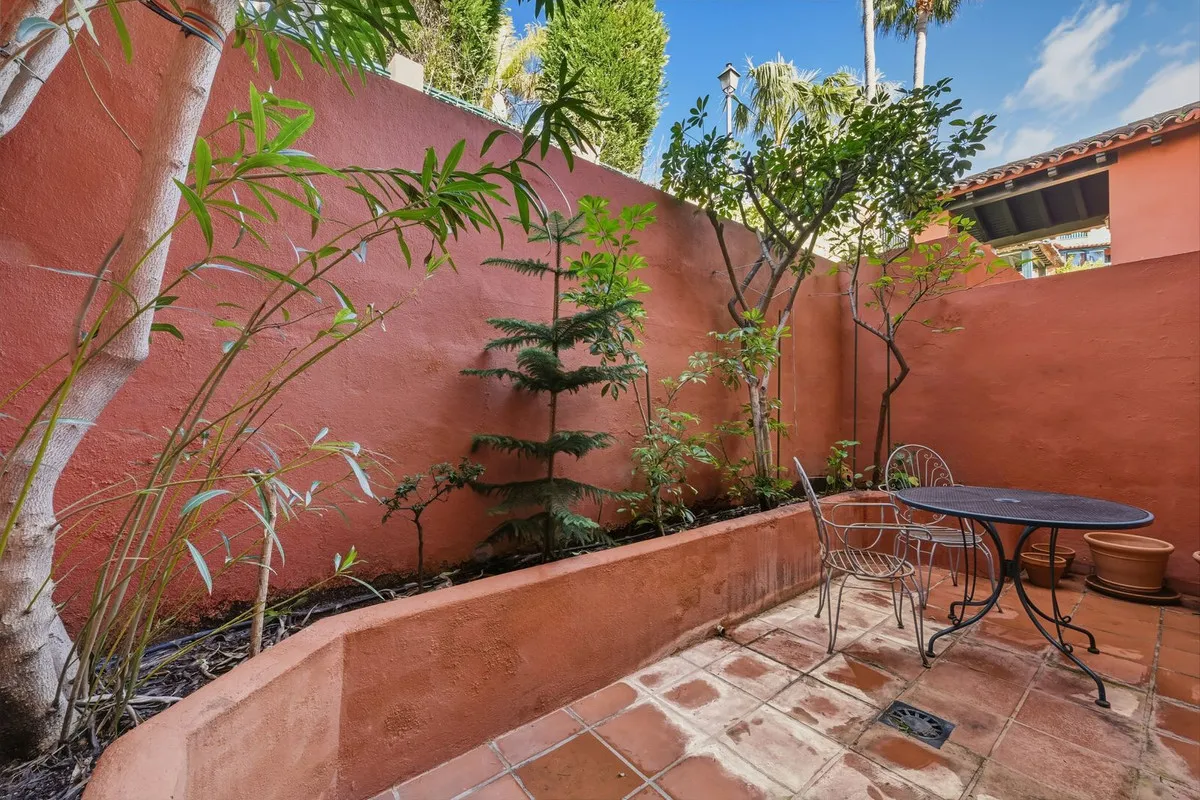 106ac28b-a418-4692-8009-f3cfdbe50856