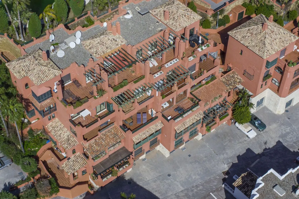 ab0ea016-13e6-498c-9bab-28094e69c363