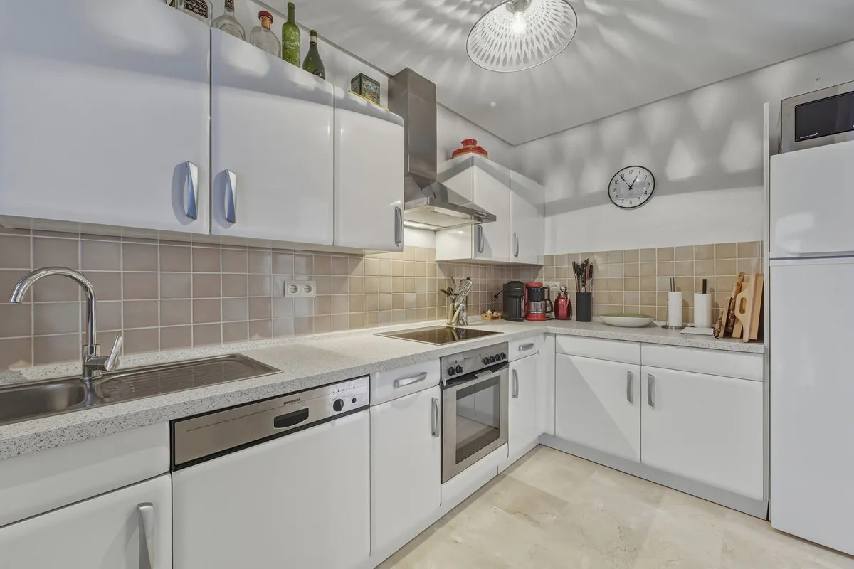 f1209a77-8fd2-45a8-acf4-37de578d99c2