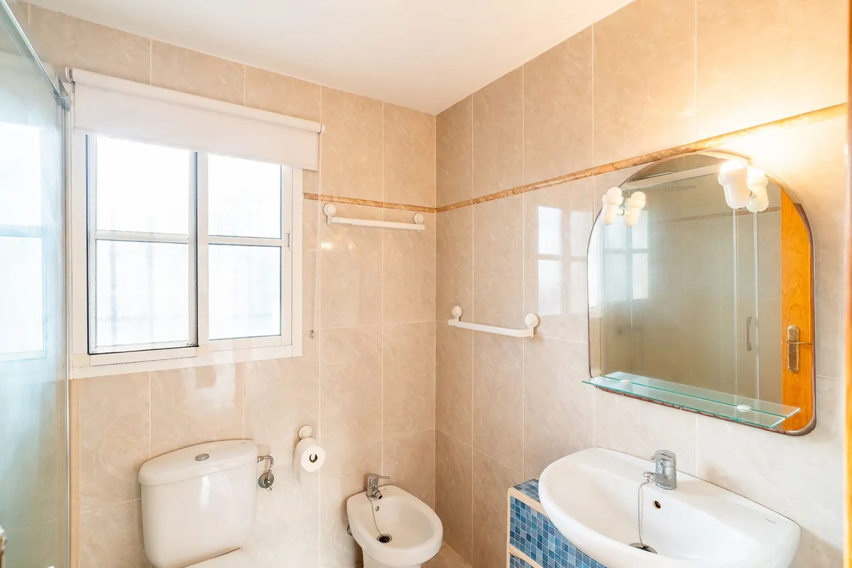 93865aff-d069-4570-8bde-a268056d4f9b