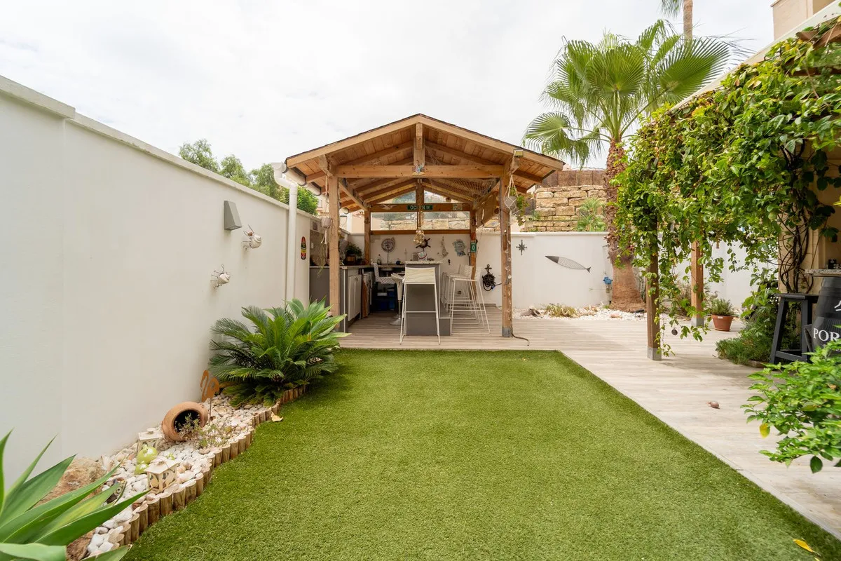 1e8f0ec2-6c33-4fe3-947e-fd36107e410b