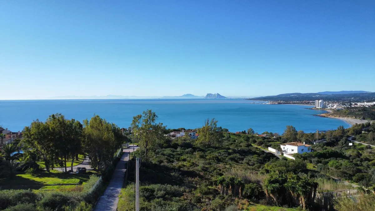 fe7ade7b-5c00-49e6-bd5e-ece0403f5ad1