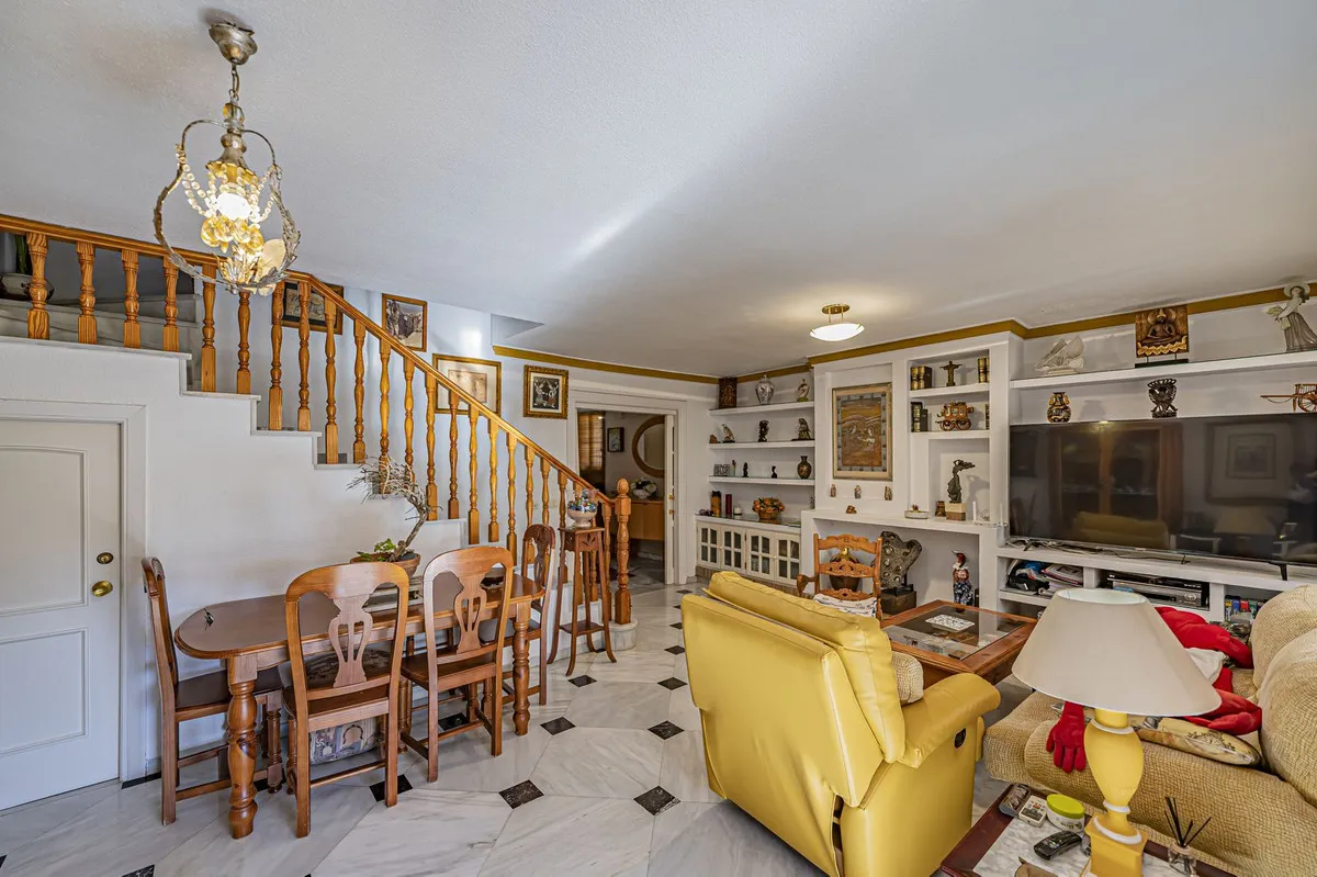 909e15a3-0bc4-40dc-975e-c084ade7e3d5