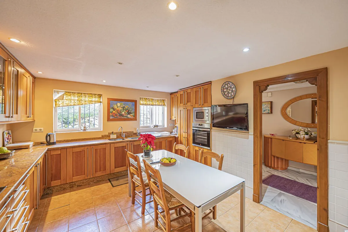 b454471e-c001-457d-bc3e-28864c45cdab