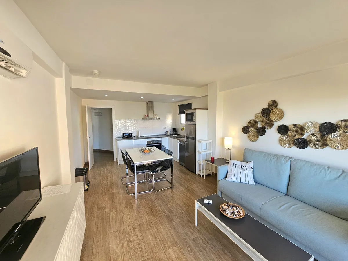 6b38e82b-6597-4973-bcfa-dbb59ea1b95a