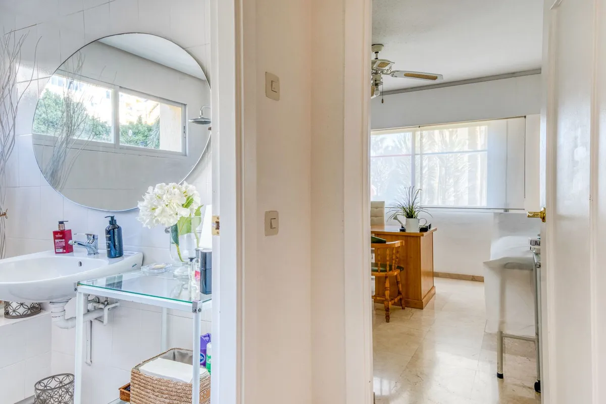 56380837-7e08-465d-b131-638e064cfd5b