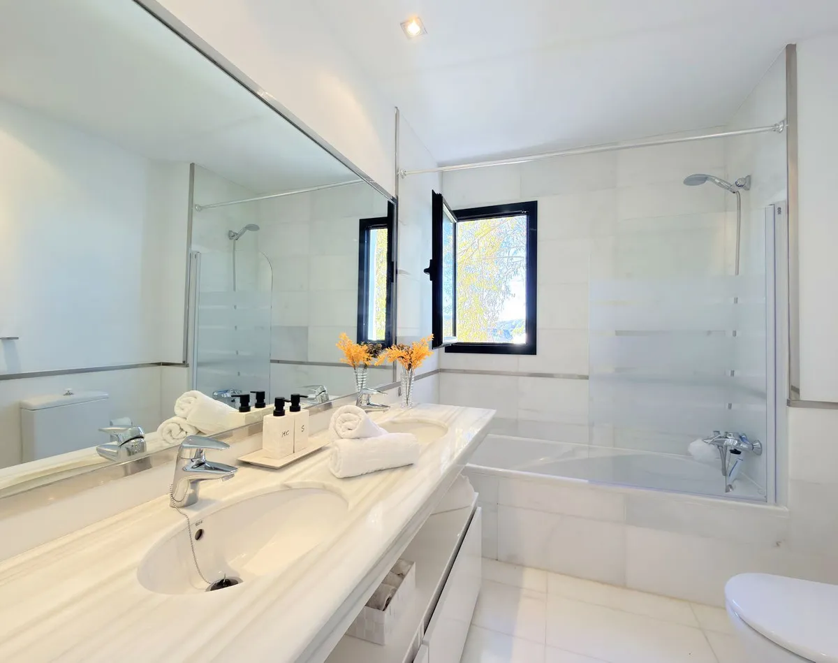 72f6f335-a378-44d8-a6d4-f713ad5739f7