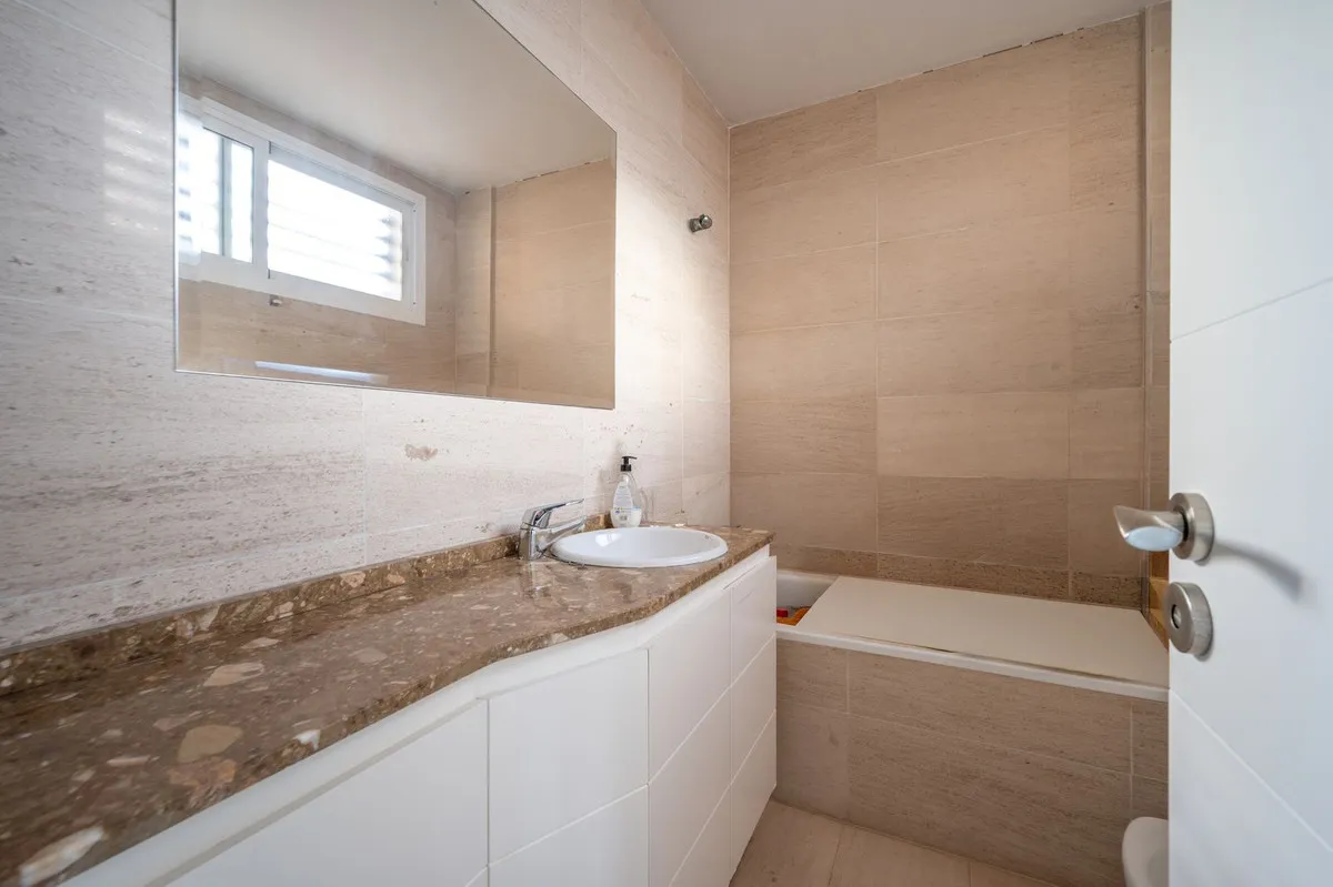 d8a3f0d4-7feb-4fc4-a25f-71d8bdf7d9e6