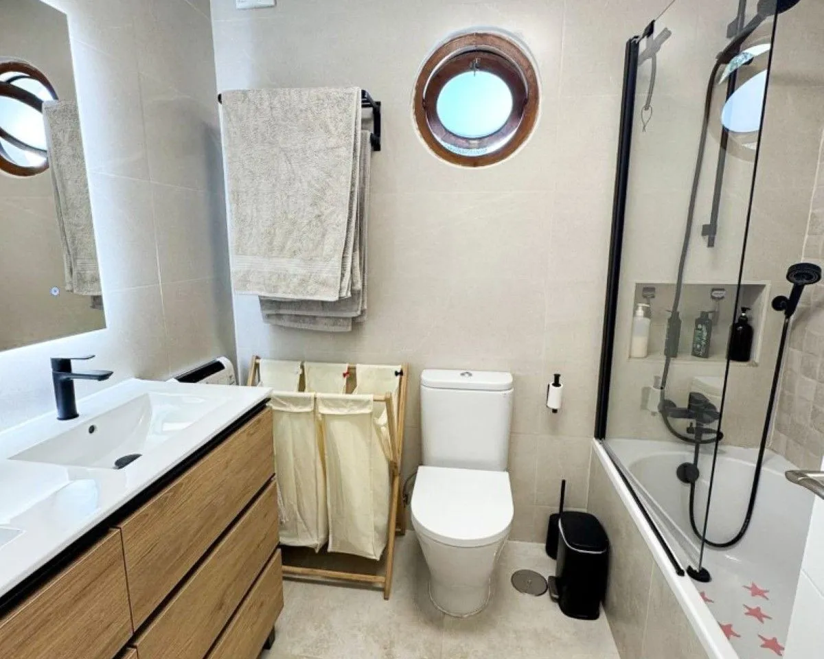 4ba98d93-e734-48b6-88f0-15fe362e9a63