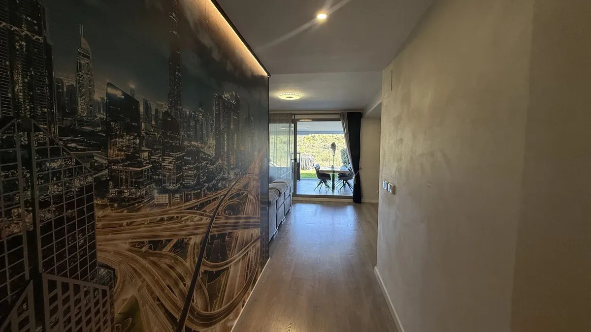 aec8c52b-80e3-4d8f-883b-8584797df63d