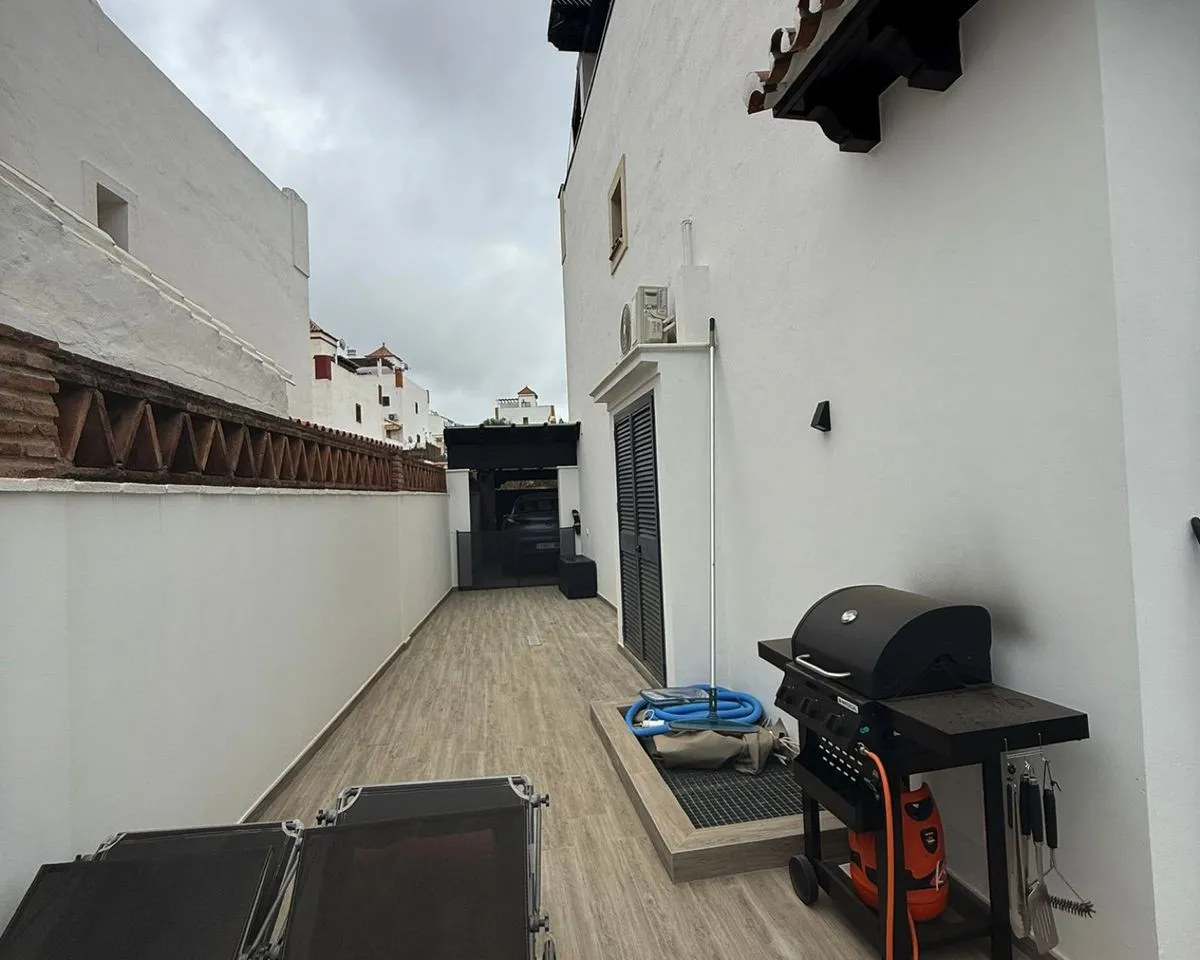 d8f35b66-9af7-4a47-a381-8ac932748903