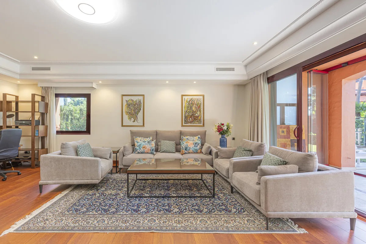 06b95cc8-1fb3-4589-b07f-4f93609f48b9