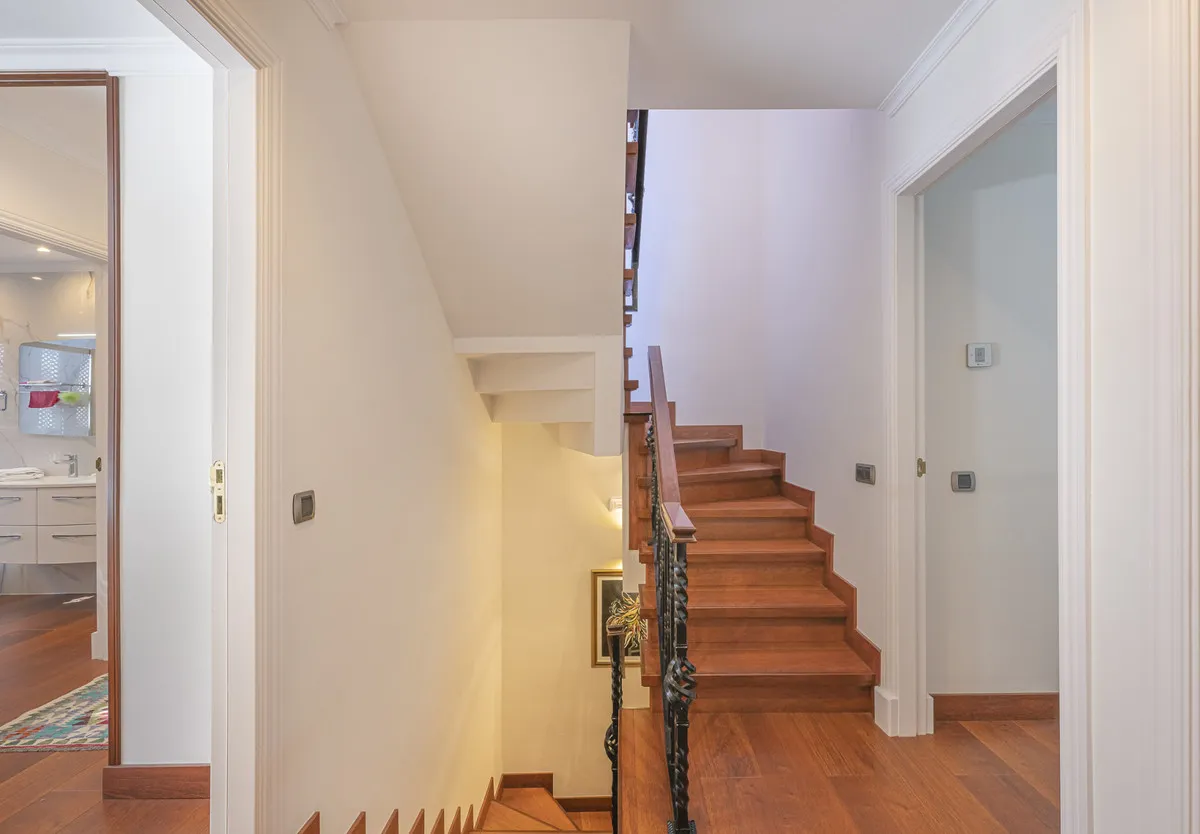 8f8ba4b8-fc4c-4c9a-8508-fb8fdc6434cd