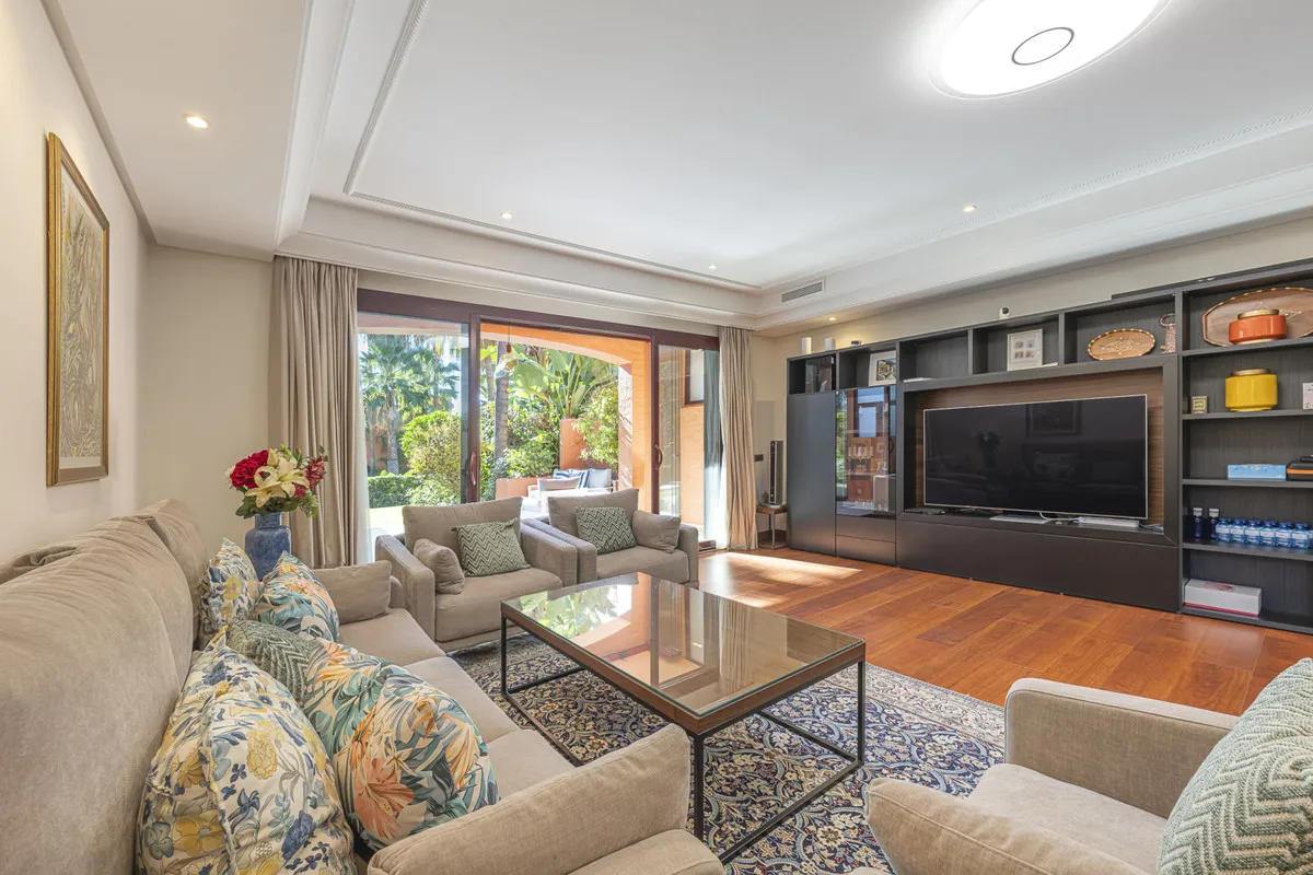 e5d06b22-5753-4864-ab5a-d219ca832db1