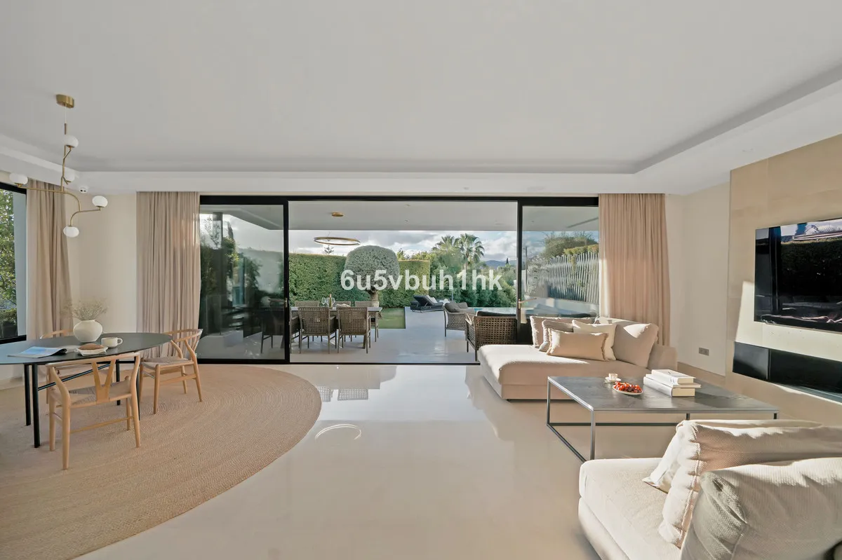 Luxury Villa in Altos de Puente Romano