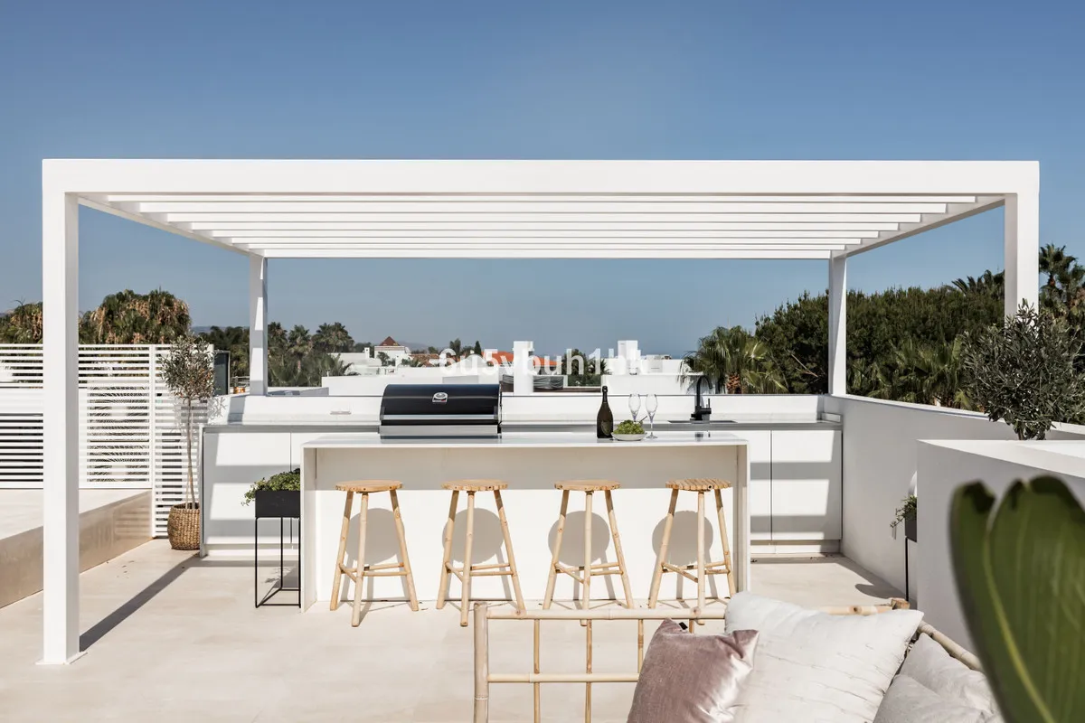 b9cb9a3c-b283-42d7-8be4-b31e42ba55d1