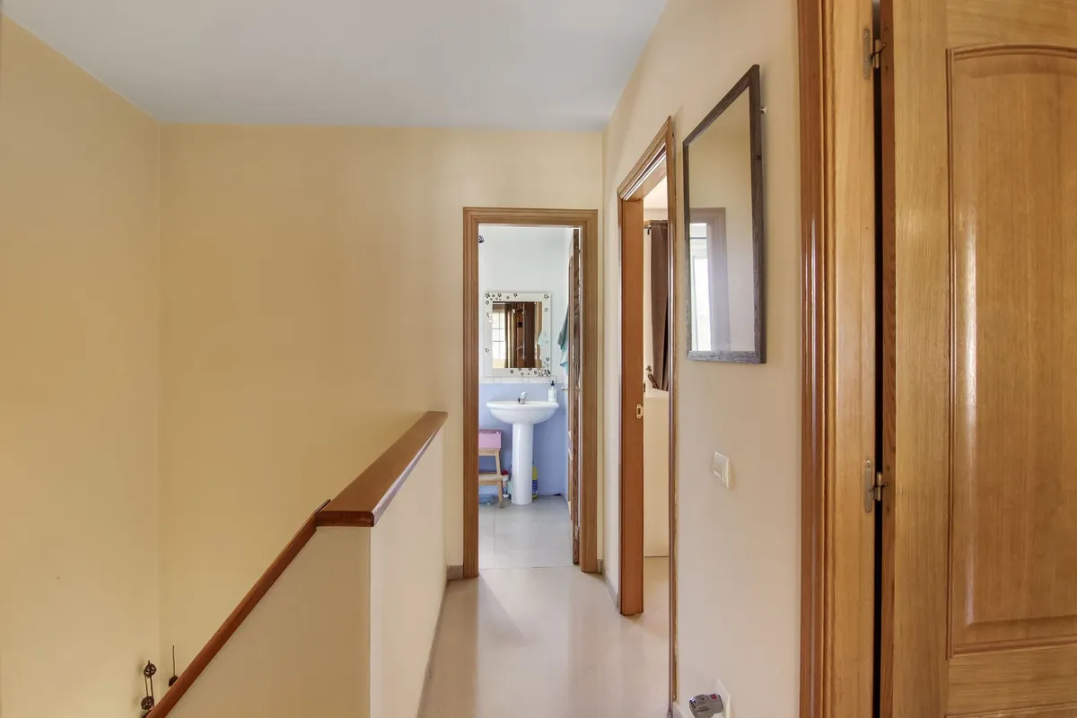 f9f04084-a1b1-468f-b76b-dbc50f19bee3