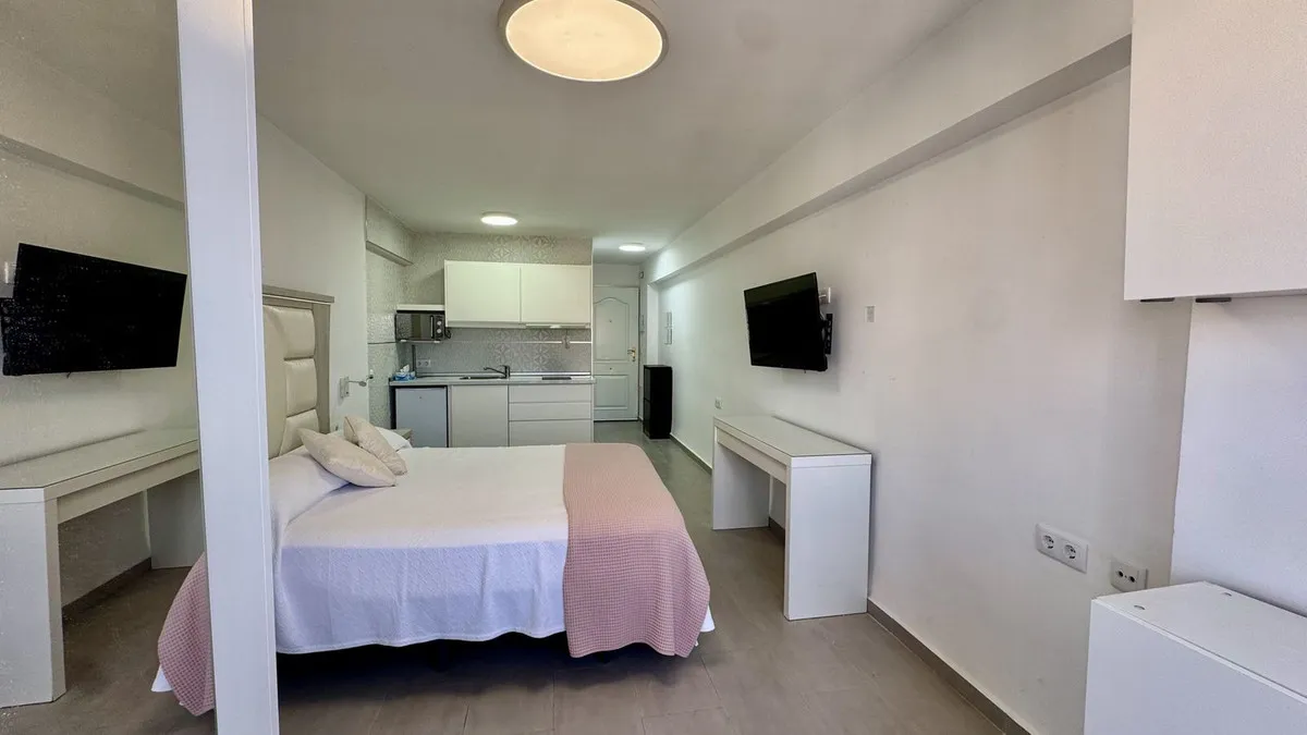 34ca0818-03a9-47c5-a1c6-10a7a69076fb