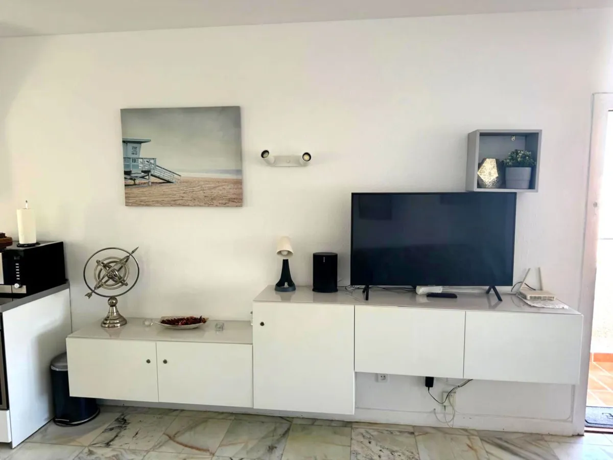 7903b663-dccd-4047-b7e2-733963258025