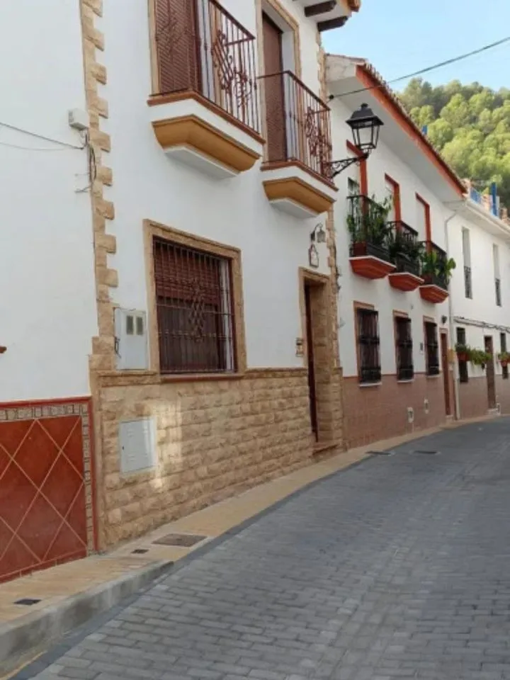 e72d27b7-a644-4c02-a653-a555b95285e1