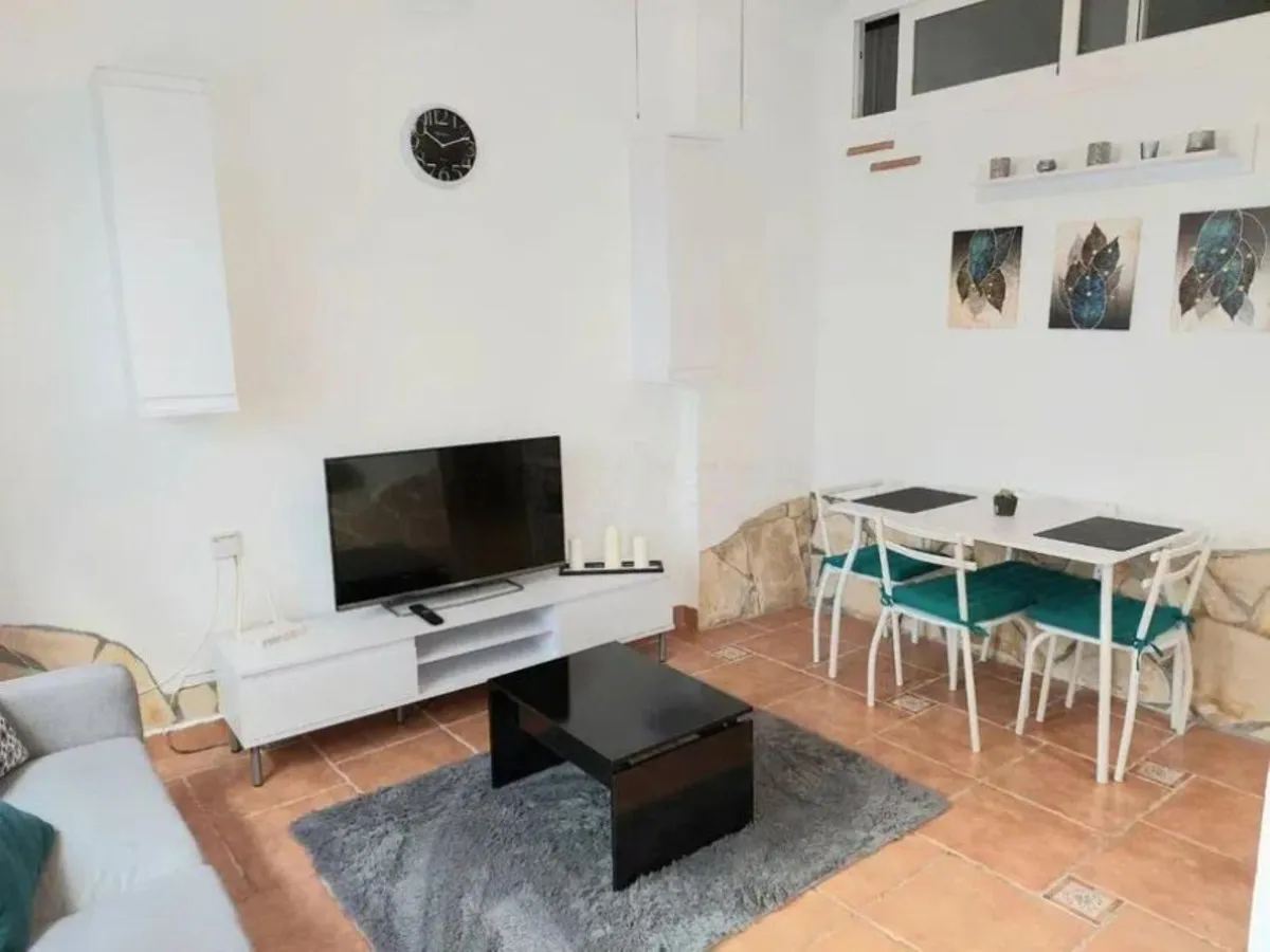 f8a40baf-e2b3-4e8b-bdc8-117be52c70b4