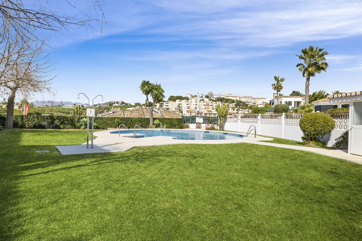 12f2b62a-a423-4155-badb-fcb9e32e6e04