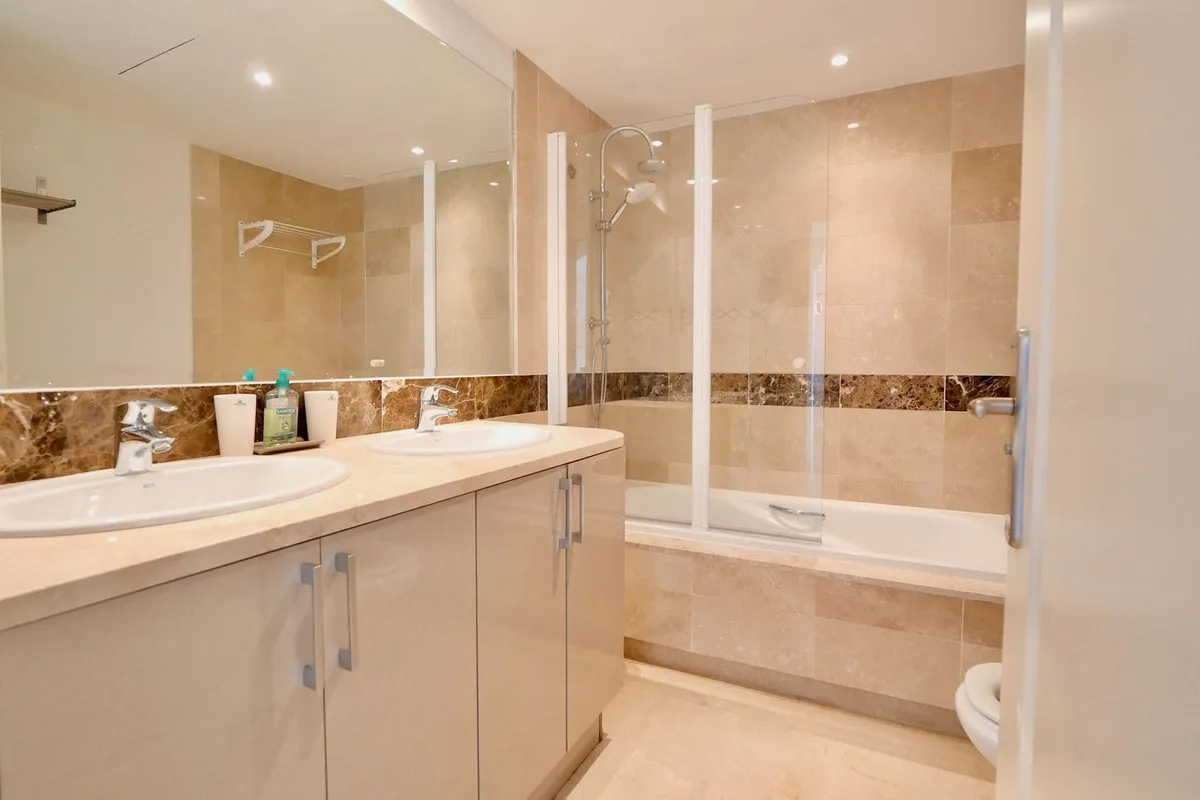 2d8a3083-9861-4cfe-9d6d-48335ba4eb9b