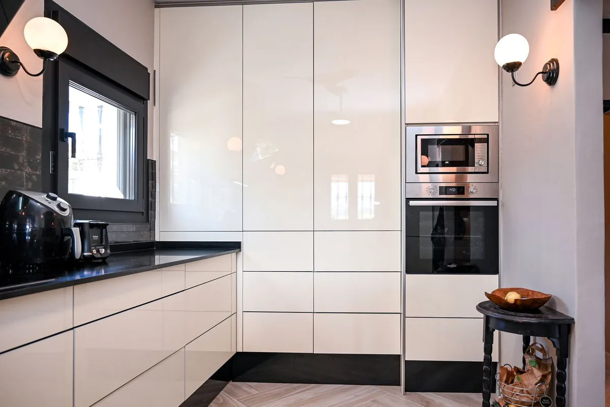 9818438a-e9ff-472c-9943-915f15dfeb7a